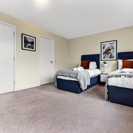 Large Group & Contractor Booking! Duplex W/Parking Milton Keynes Eksteriør billede