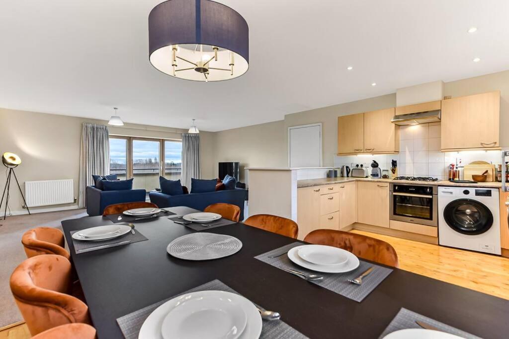 Large Group & Contractor Booking! Duplex W/Parking Milton Keynes Eksteriør billede