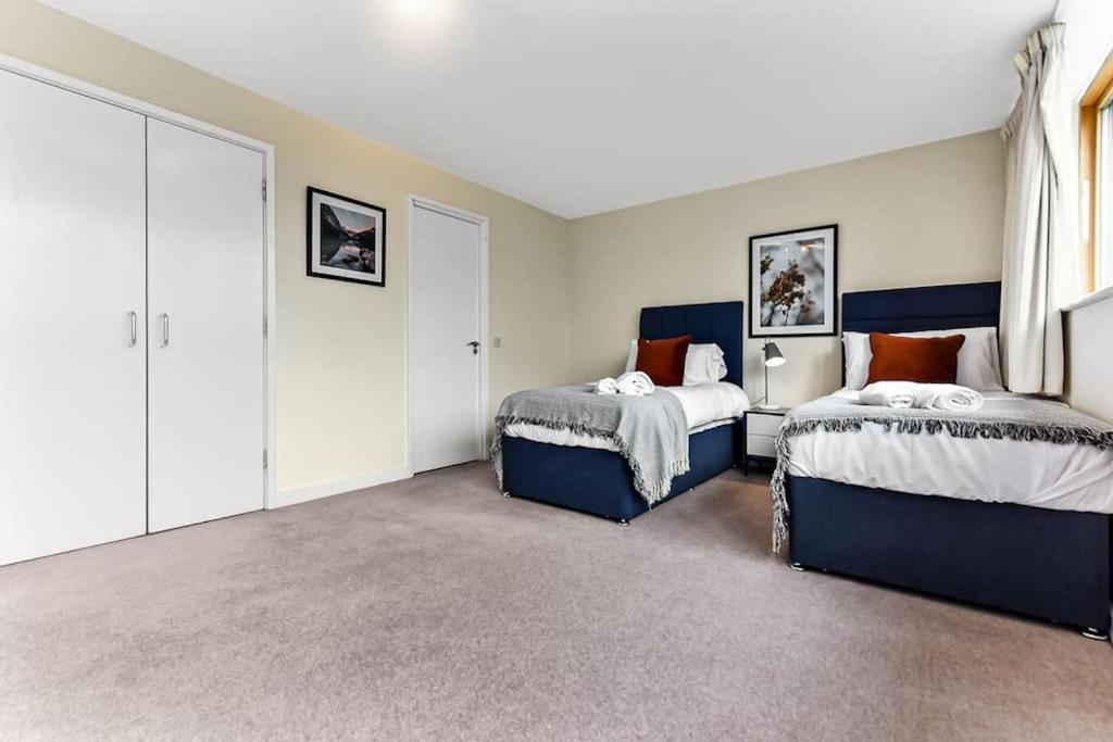 Large Group & Contractor Booking! Duplex W/Parking Milton Keynes Eksteriør billede