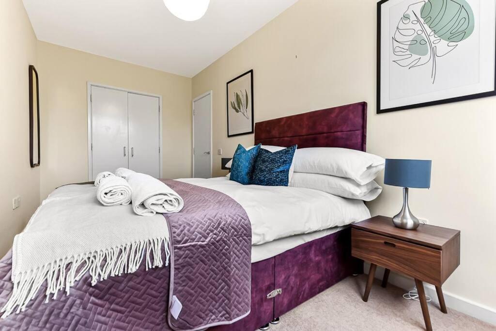 Large Group & Contractor Booking! Duplex W/Parking Milton Keynes Eksteriør billede
