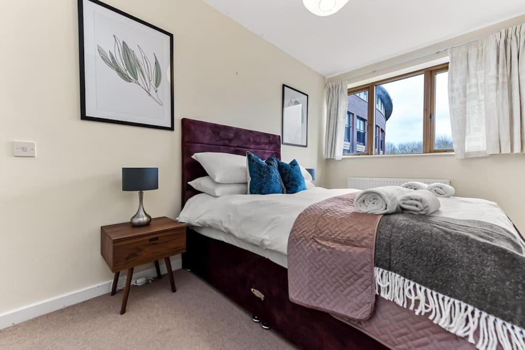 Large Group & Contractor Booking! Duplex W/Parking Milton Keynes Eksteriør billede