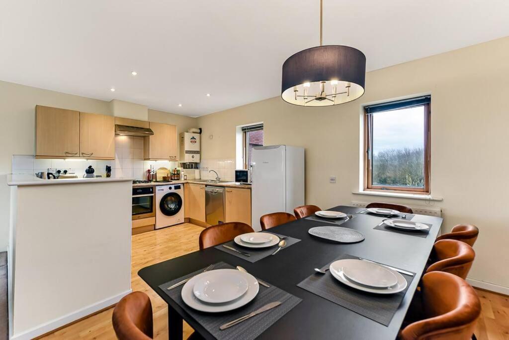 Large Group & Contractor Booking! Duplex W/Parking Milton Keynes Eksteriør billede