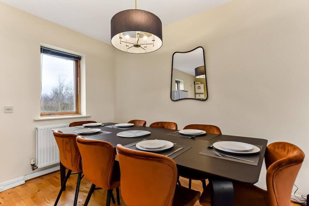 Large Group & Contractor Booking! Duplex W/Parking Milton Keynes Eksteriør billede
