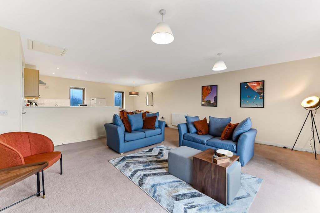 Large Group & Contractor Booking! Duplex W/Parking Milton Keynes Eksteriør billede