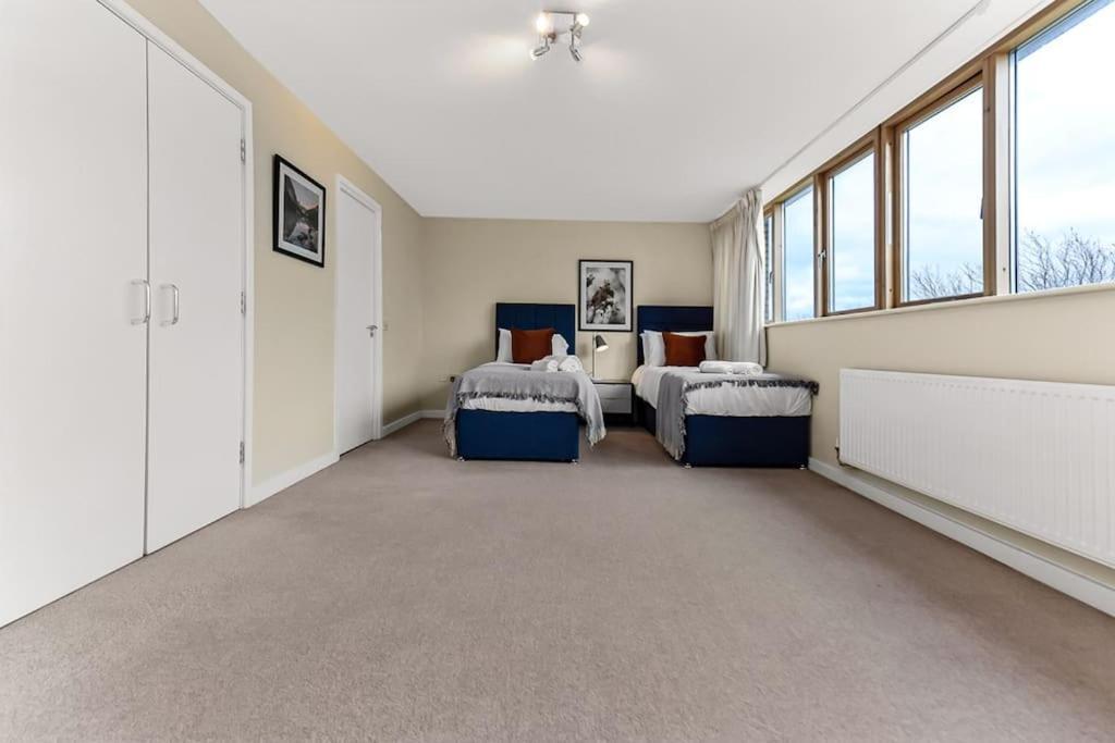 Large Group & Contractor Booking! Duplex W/Parking Milton Keynes Eksteriør billede