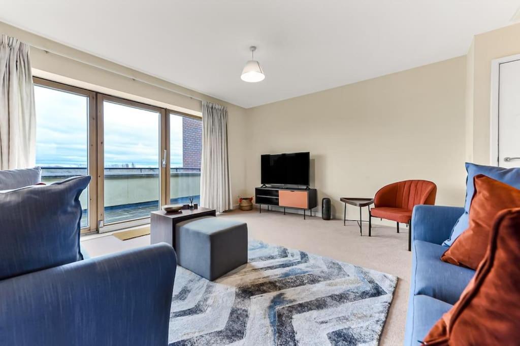 Large Group & Contractor Booking! Duplex W/Parking Milton Keynes Eksteriør billede